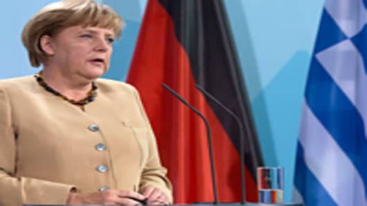 Merkel Did ‘Bare Minimum’ to Keep Greece Solvent: Analysts 