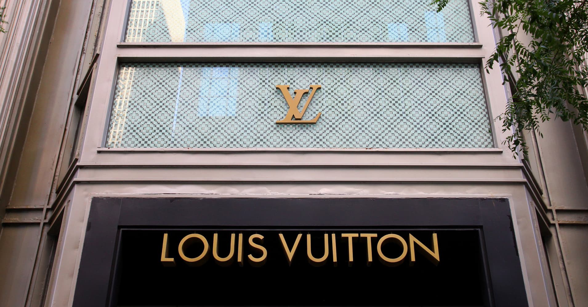 Louis Vuitton signs deal to boost South Korea tourism