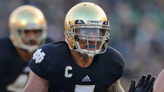 Manti T'eo #5 of Notre Dame moves against Wake Forest on November 17, 2012 in South Bend, Indiana.