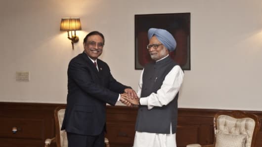 Indian Prime Minister Manmohan Singh shakes hands with Pakistan President Asif Ali Zardari.