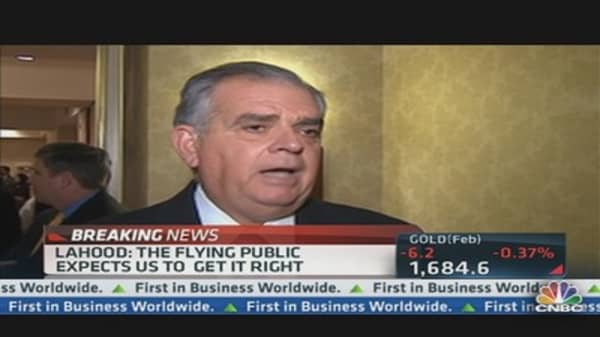 LaHood Addresses Boeing's Troubled 787