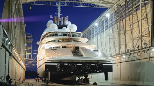World S Biggest Yacht Launches At 590 Feet