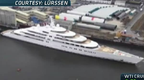 World S Biggest Yacht Launches At 590 Feet