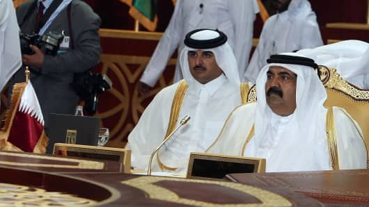 Qatari Emir sheikh Hamad Bin Khalifa al-Thani (R) and Qatari Crown Prince Sheikh Tamim Bin Hamad al-Thani (L) in 2007.