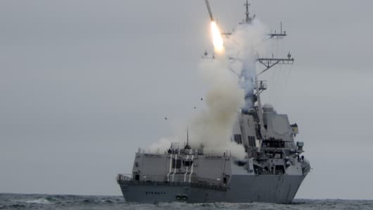The guided-missile destroyer USS Sterett (DDG 104) successfully launches its second Tomahawk missile during weapons testing