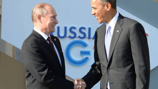 Russian President Vladimir Putin (L) welcomes US President Barack Obama at the start of the G20 summit on September 5, 2013 in Saint Petersburg.