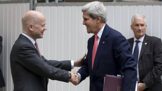William Hague greets John Kerry