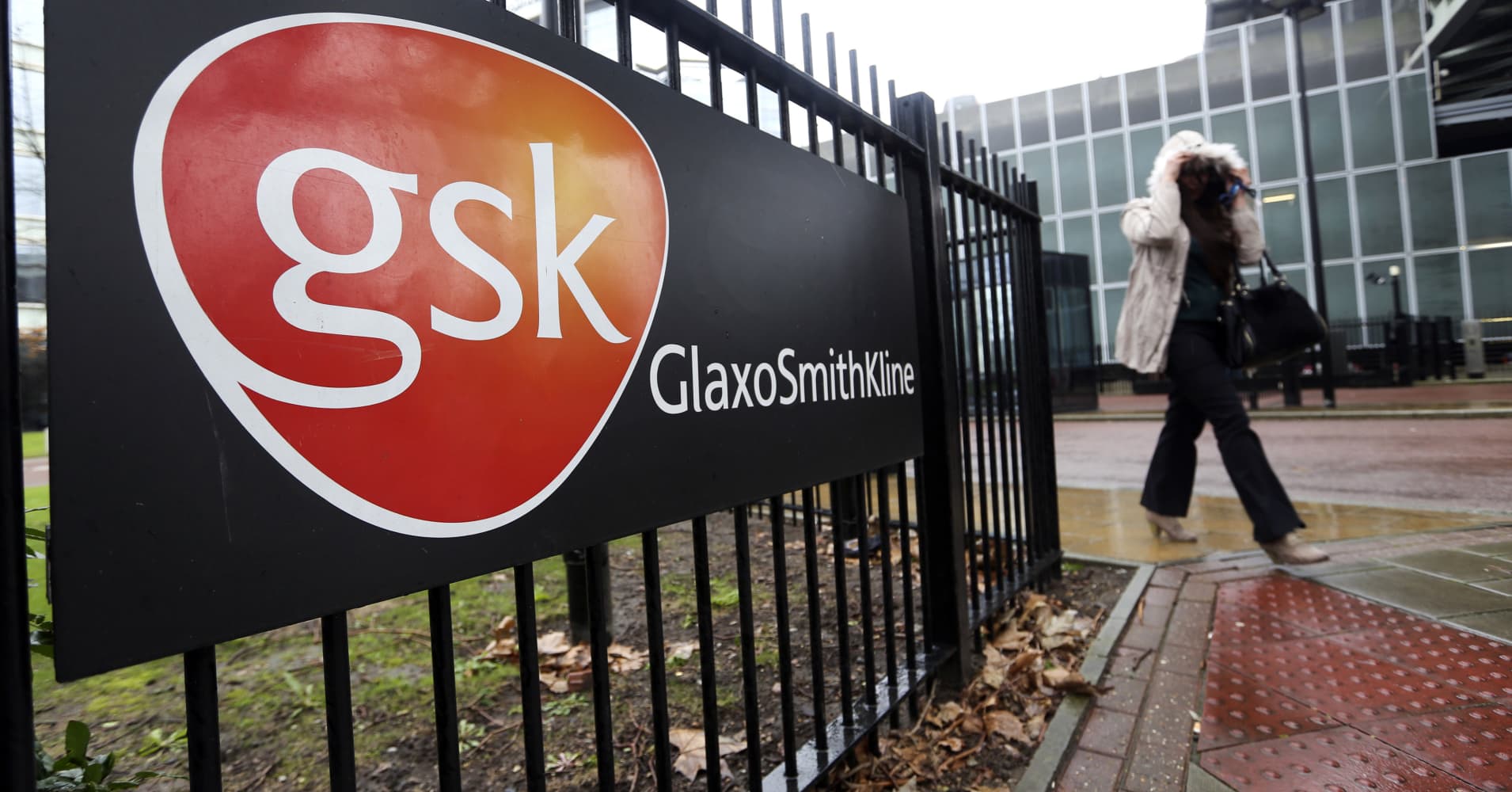 GlaxoSmithKline shares jump after report of possible break-up