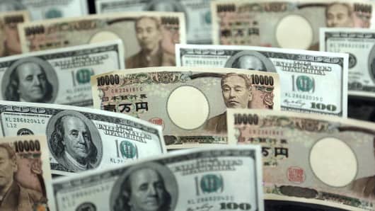 Japanese yen and U.S. dollar notes