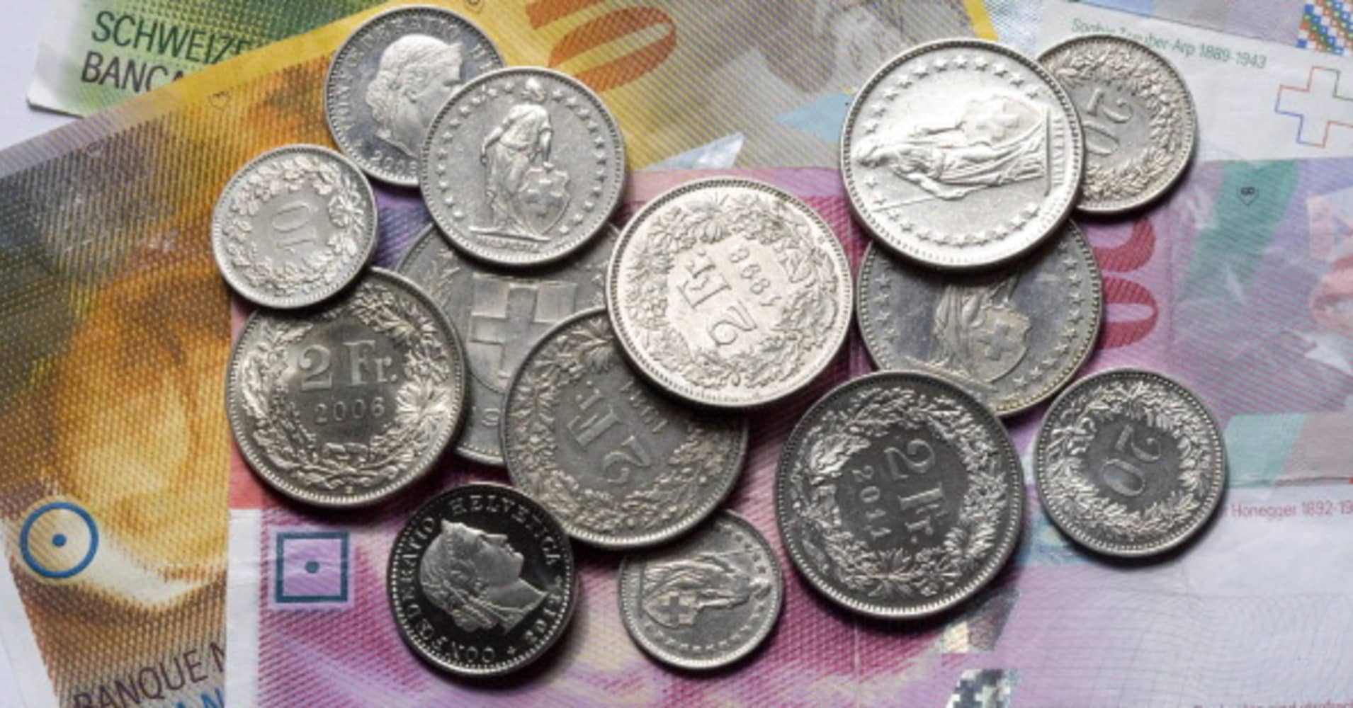 Swiss franc soars after SNB drops cap on currency