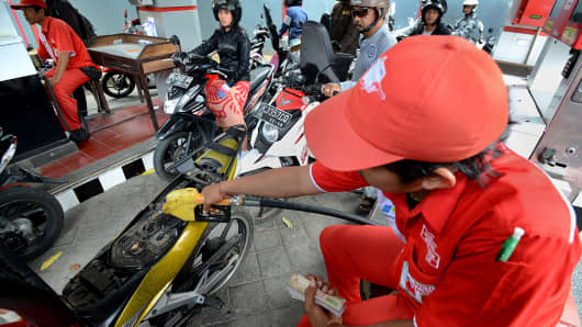 Motorists line up at a gas station in Bali, Indonesia.