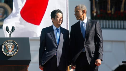 President Barack Obama and Japanese Prime Minister Shinzo Abe on the White House South Lawn in Washington, April 28, 2015.