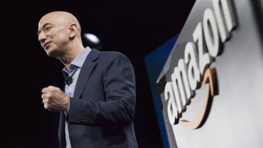 The CEO of Amazon, Jeff Bezos, chooses locations for his second US headquarters. Among the criteria: convenient access to public transportation and an international airport, a highly educated labor pool, a strong university system and a diverse population.