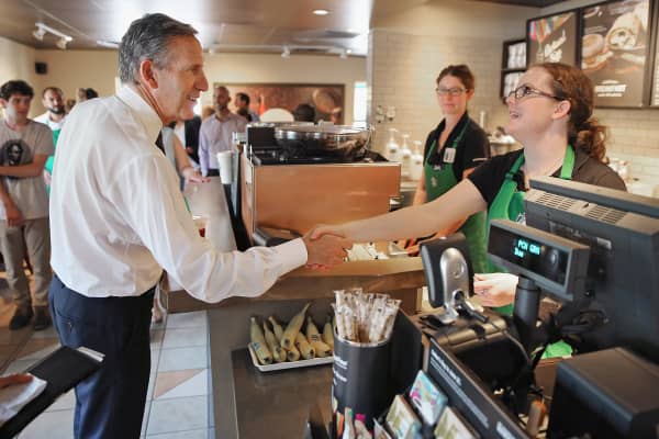 Starbucks CEO Howard Schultz greets employees and others at one of the company’s locations in Charleston, S.C., June 19, 2015.