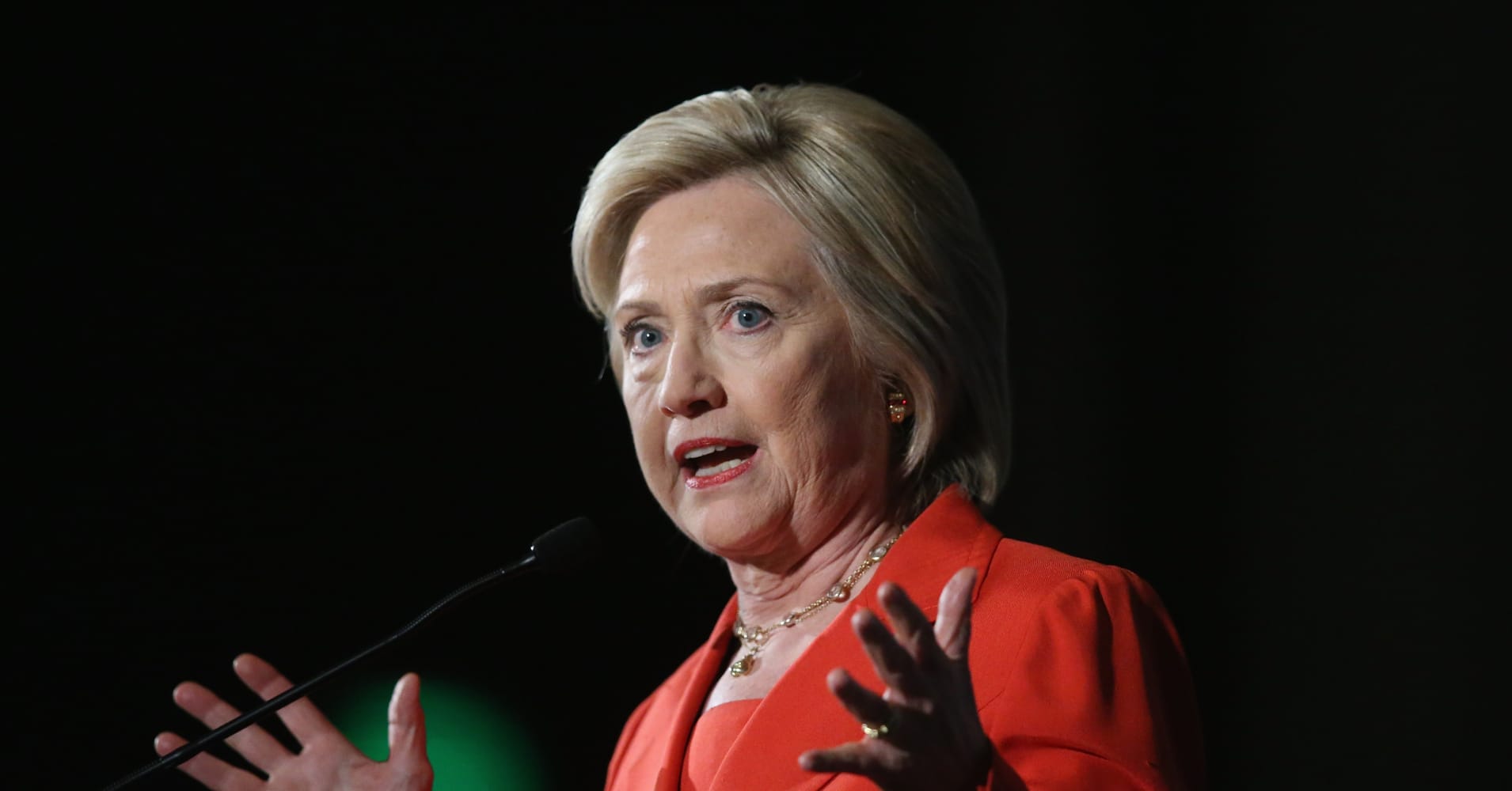 Clinton rakes in Wall Street cash amid tough talk