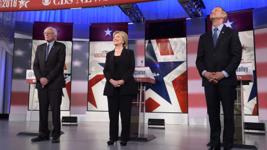 (L-R) Democratic Presidential hopefuls Bernie Sanders, Hillary Clinton, and Martin OMalley arrive for the second Democratic presidential primary debate in the Sheslow Auditorium of Drake University on November 14, 2015 in Des Moines, Iowa.