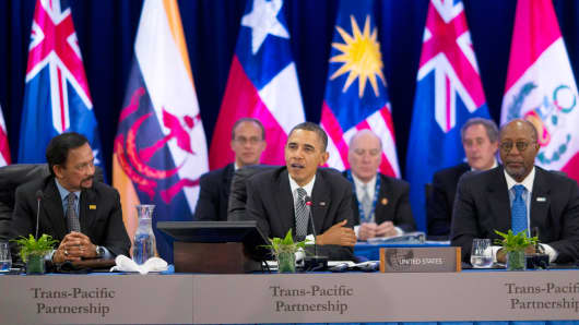 President Barack Obama (C) meets with Trans-Pacific Partnership leaders during the APEC CEO Summit at the Hale Koa Hotel in Honolulu November 12, 2011.