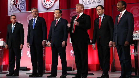 Republican presidential candidates (L-R) Ohio Governor John Kasich, Jeb Bush, Sen. Ted Cruz (R-TX), Donald Trump, Sen. Marco Rubio (R-FL) and Ben Carson stand on stage during a CBS News GOP Debate February 13, 2016 at the Peace Center in Greenville, South Carolina.