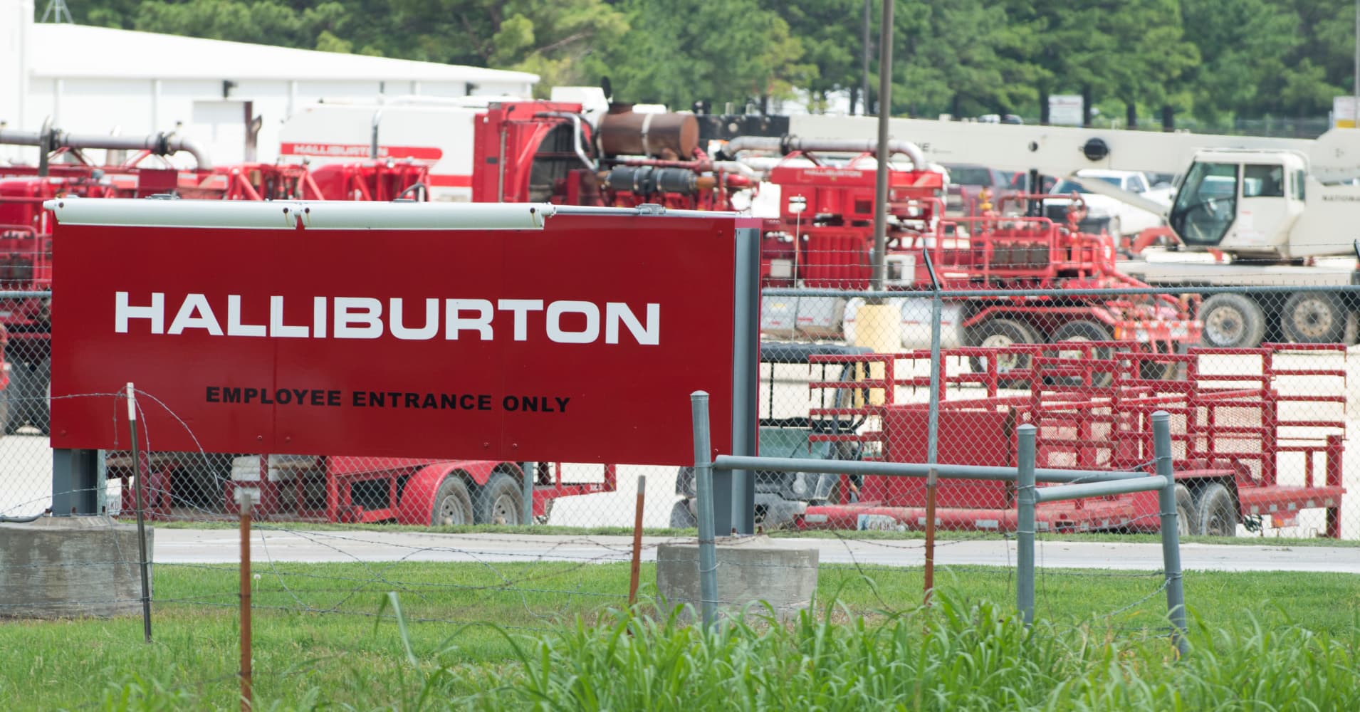 Halliburton posts surprise profit as expenses fall