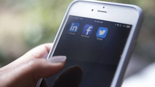 Facebook, LinkedIn, Twitter on smart phone