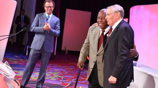 Hank Aaron and Bud Selig at The Sports Business Awards, May 18, 2016.