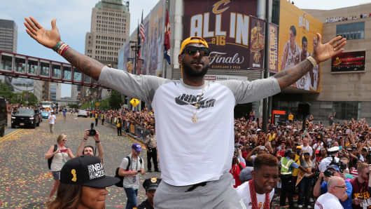 Cleveland Cavaliers Lebron James celebrates with the crowd during a parade to celebrate winning the 2016 NBA Championship in downtown Cleveland, Ohio, U.S. June 22, 2016.