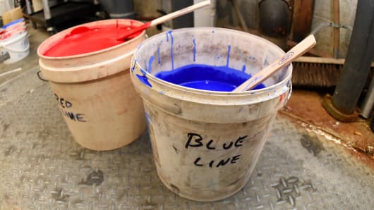 Red blue line paint