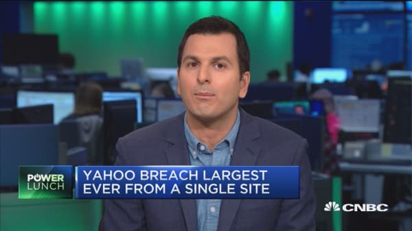 Yahoo confirms data breach