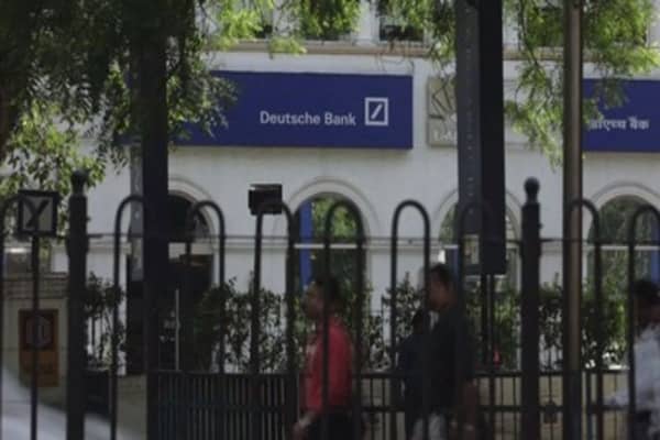 Deutsche Bank possibly seeking capital injection 
