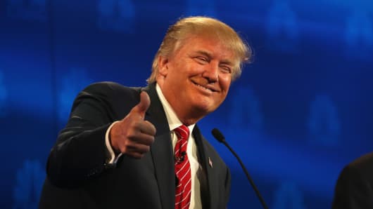 Presidential candidate Donald Trump gives a thumbs up during the CNBC Republican Presidential Debate at University of Colorados Coors Events Center October 28, 2015 in Boulder, Colorado.