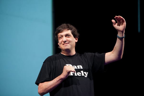 Dan Ariely, economista conductista y psicólogo, dice que el dinero no es lo único que motiva a los trabajadores.