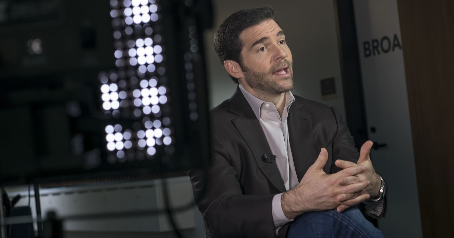 LinkedIn CEO shares the 2 interview questions he always asks1910 x 1000