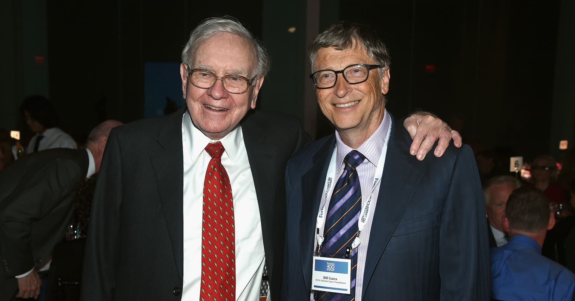 Warren Buffett and Bill Gates attend the Forbes' 2015 Philanthropy Summit Awards Dinner.