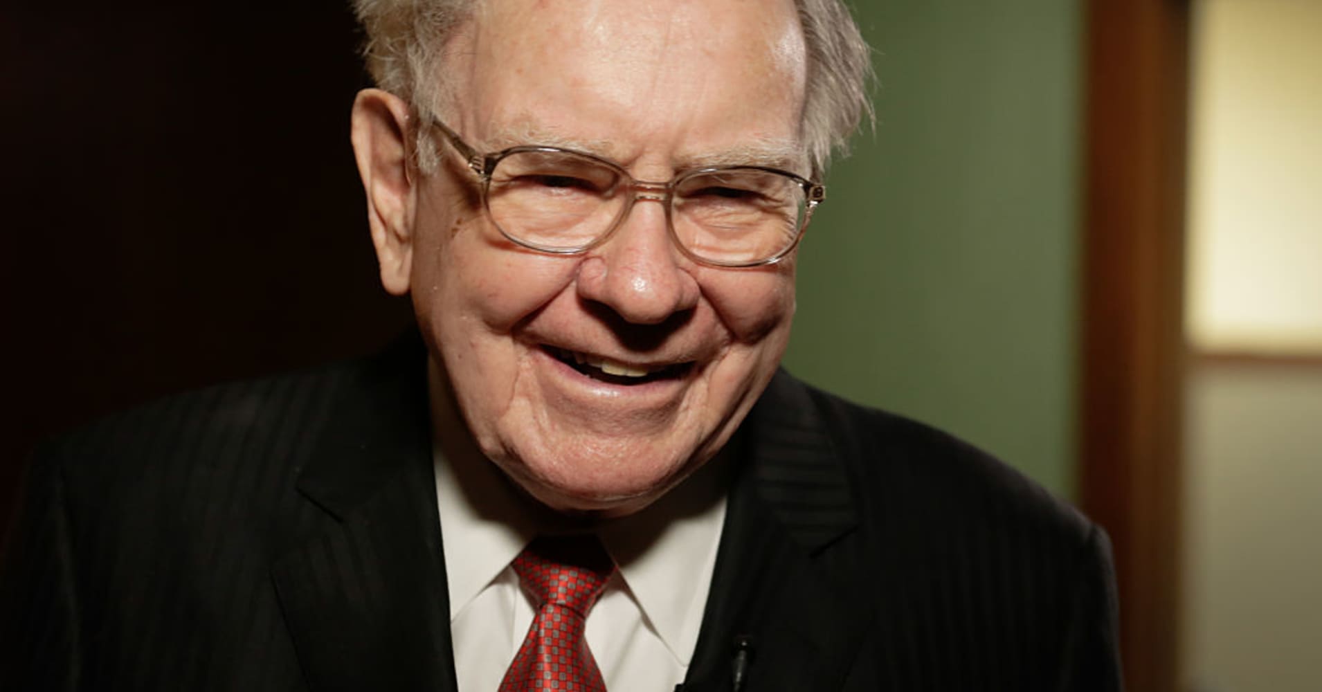 Billionaire Warren Buffett discusses the book that changed his life