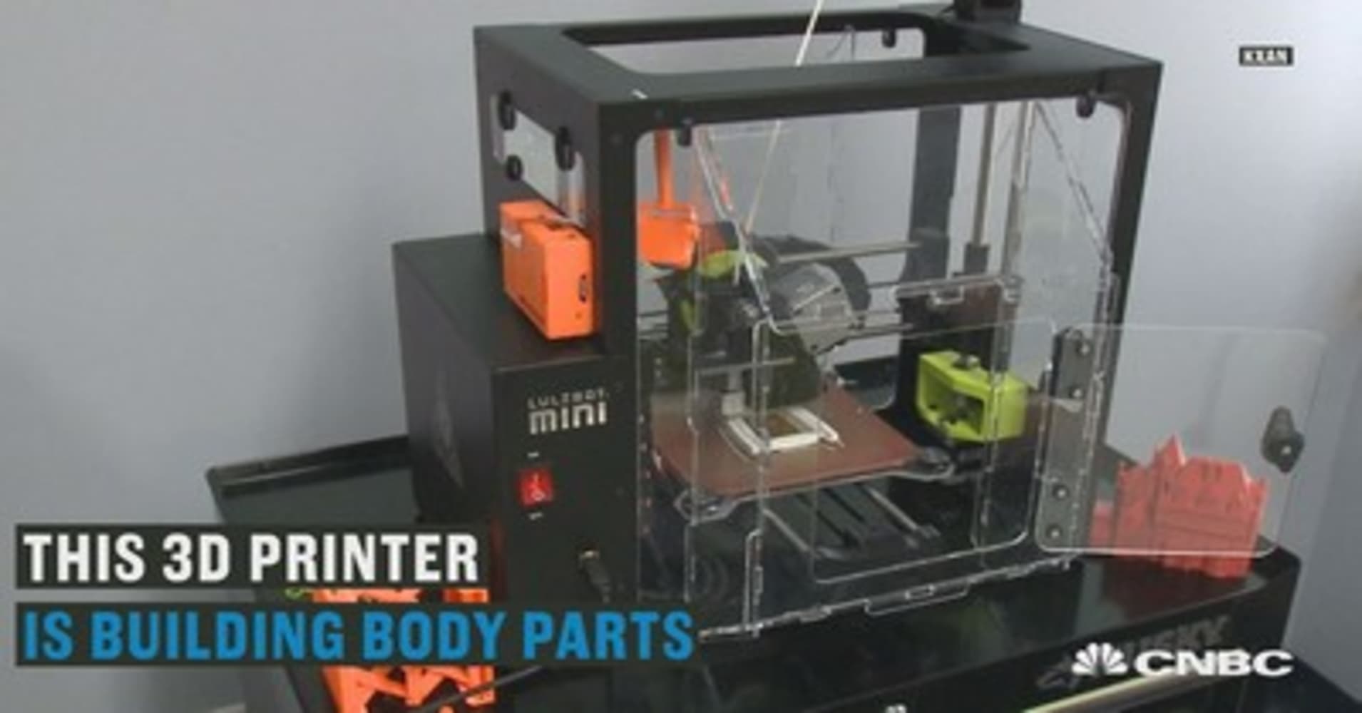 These students are 3D printing body parts - 104287351 5ED2 REQ DHance 021617.1910x1000