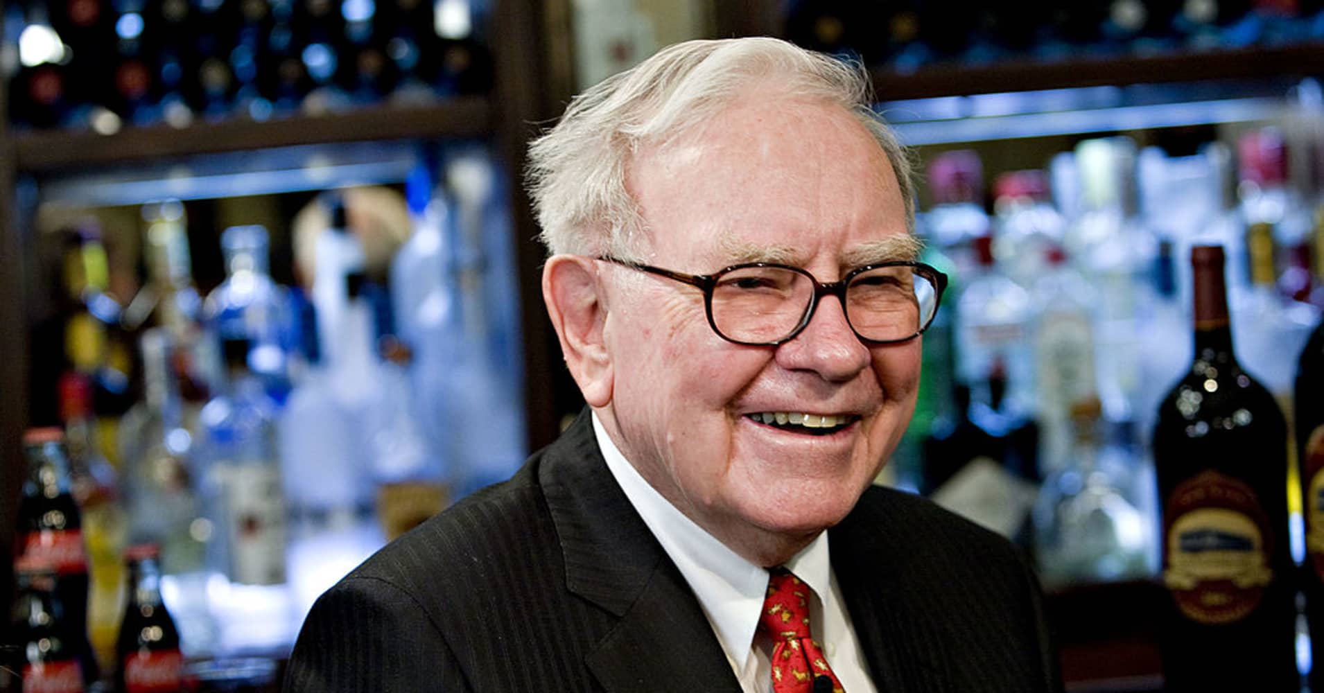 How one millennial scored a 3-hour dinner with Warren Buffett