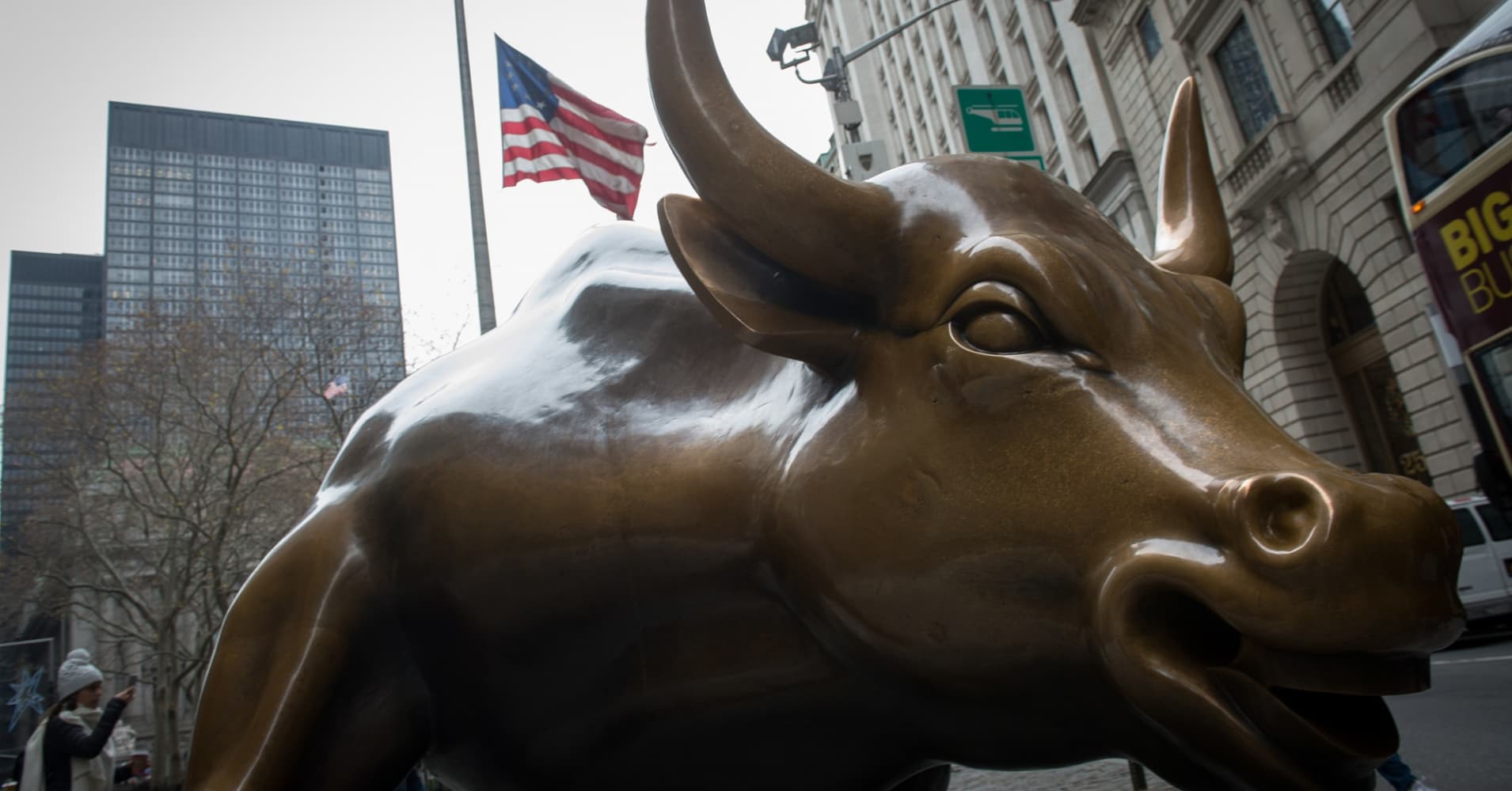 The Wall Street Bull sculpture.