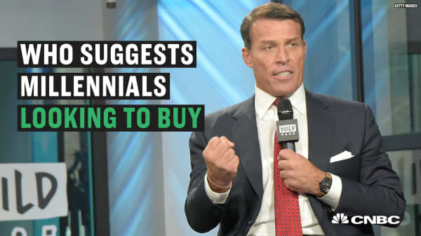 Tony Robbins shares why being a millennial homeowner isn't the smartest move