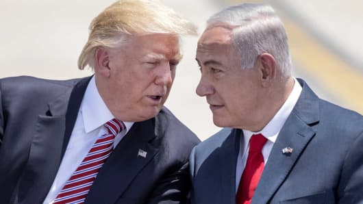 Israeli Prime Minister Benjamin Netanyahu (R) and US President Donald Trump, May 22, 2017.