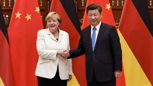 Chinese President Xi Jinping (R) shakes hand with German Chancellor Angela Merkel (L) before their meeting at the West Lake State House on September 5, 2016 in Hangzhou, China.