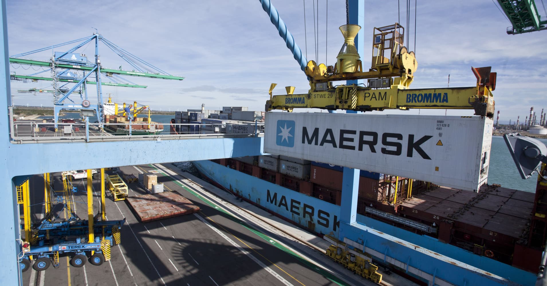 Blockchain technology is moving into the shipping industry – with Microsoft and Maersk on board