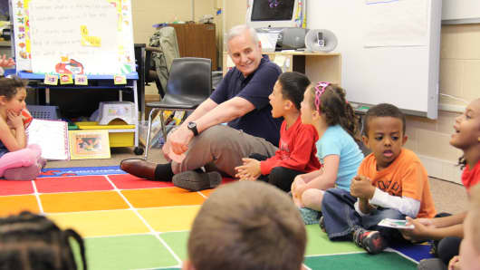 Minnesota Gov. Mark Dayton visits Westview Elementary School