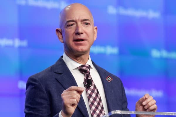 El fundador de Amazon y el dueño de Washington Post Jeff Bezos