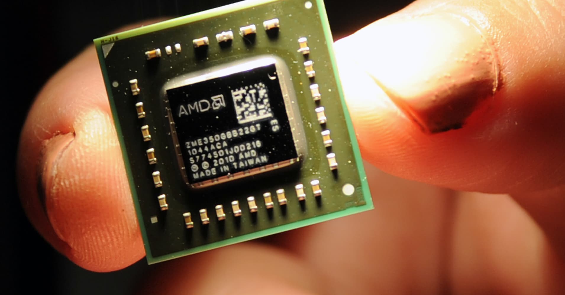 AMD shares rise again as Wall Street projects big gains for the chipmaker against Intel