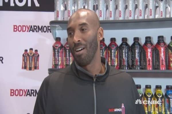 Who does Kobe Bryant look up to in business?