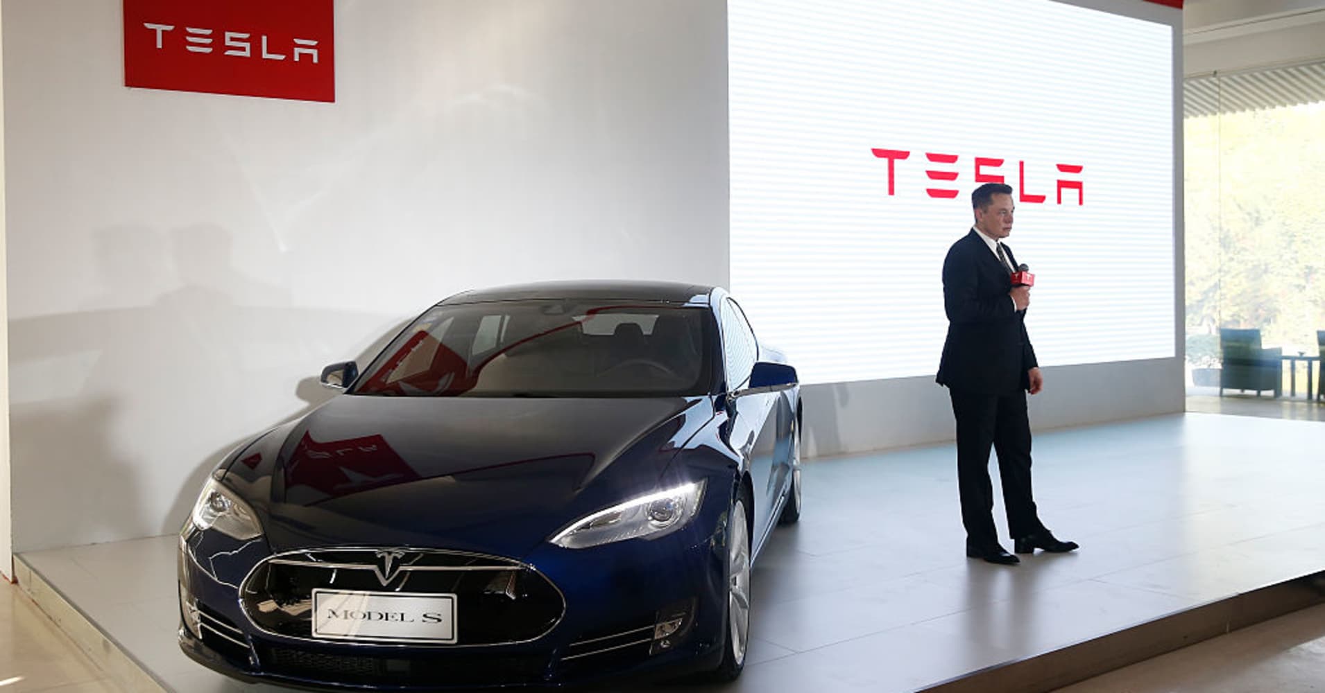 Elon Musk: Tesla cars will be self-driving and know your schedule