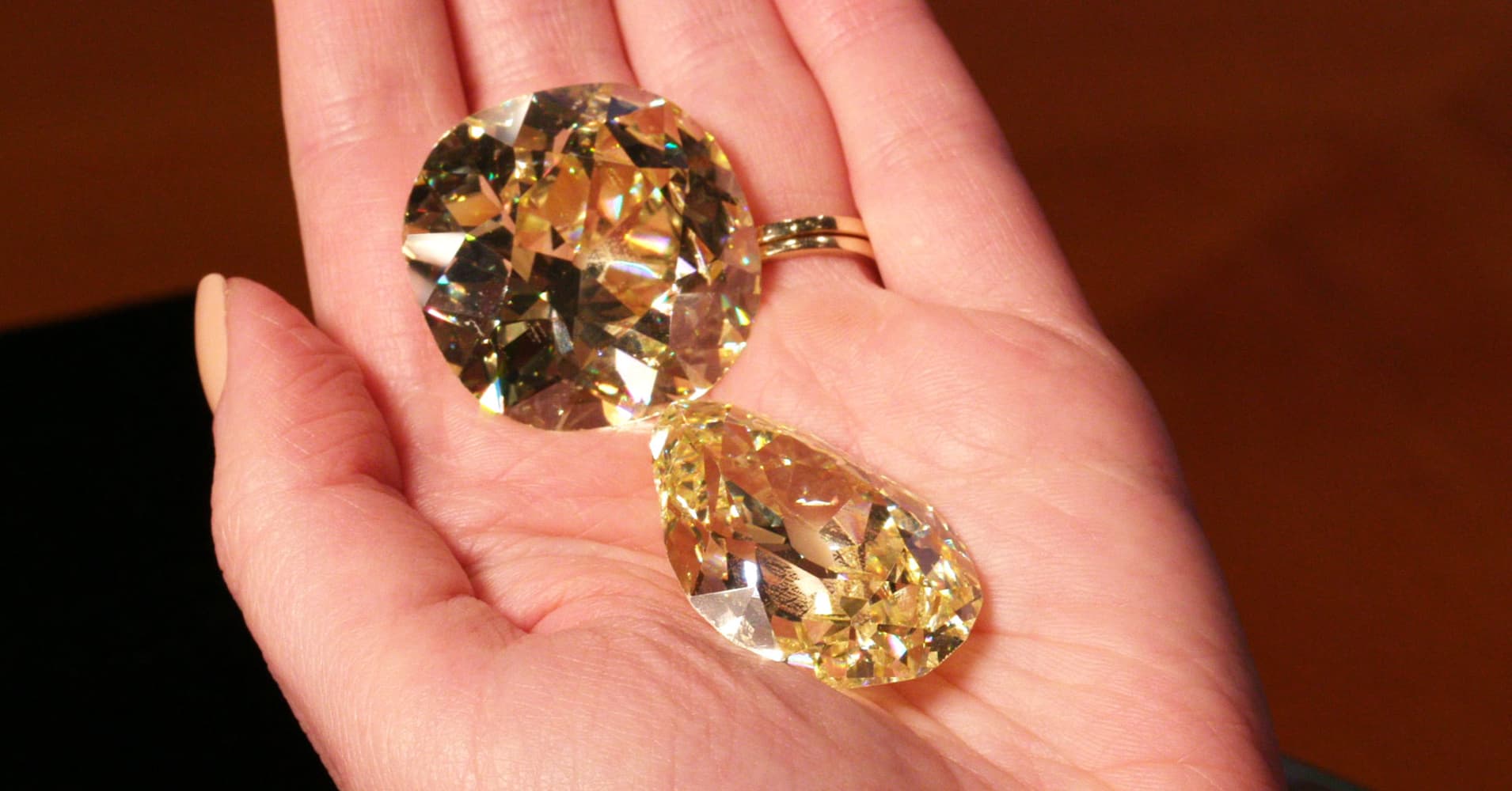 Самый дорогой желтый. Самые дорогие жёлтые бриллианты в мире-. Самый дорогой Алмаз.