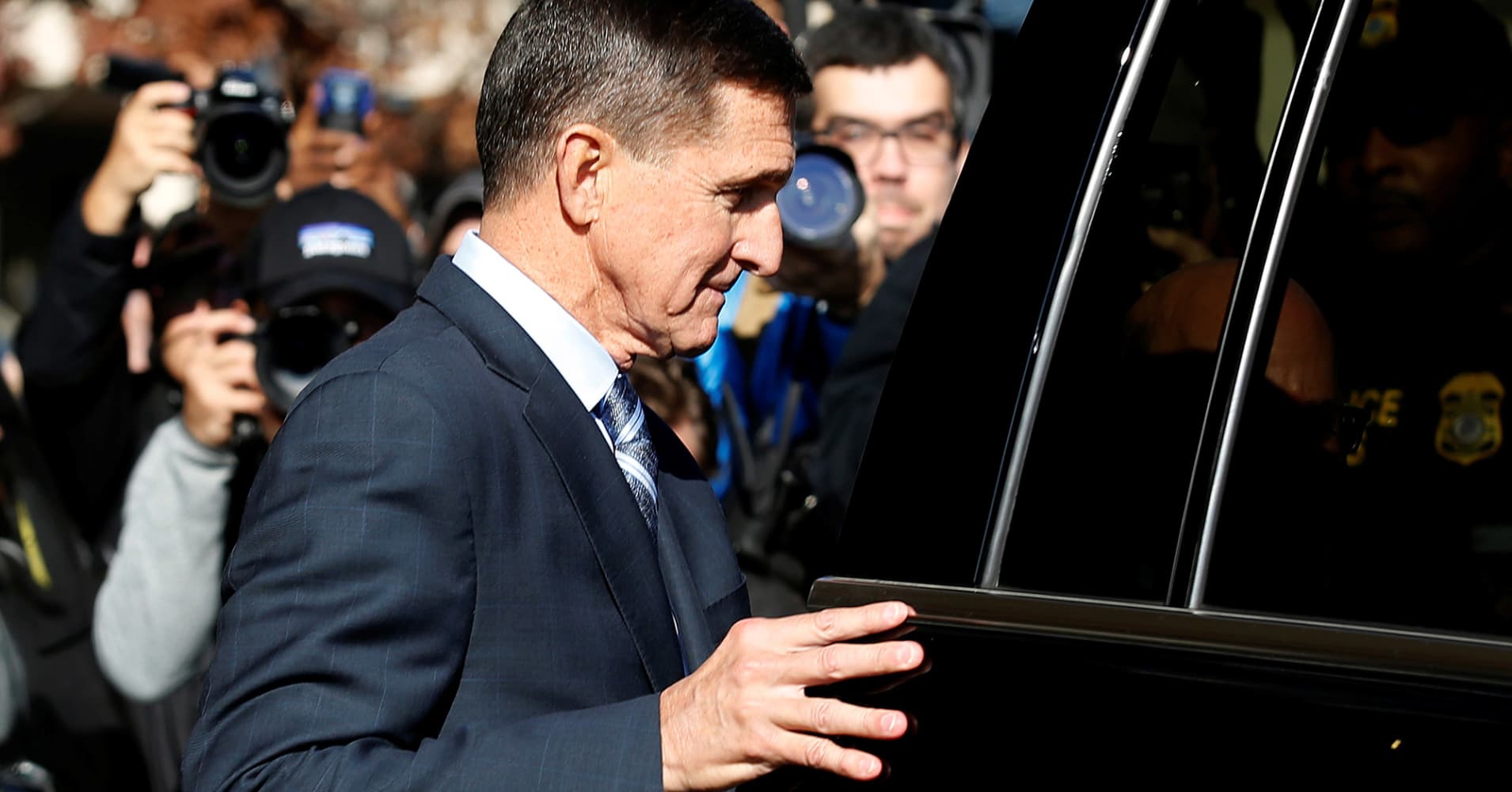 Mueller seeks November sentencing for ex-Trump national security advisor Michael Flynn