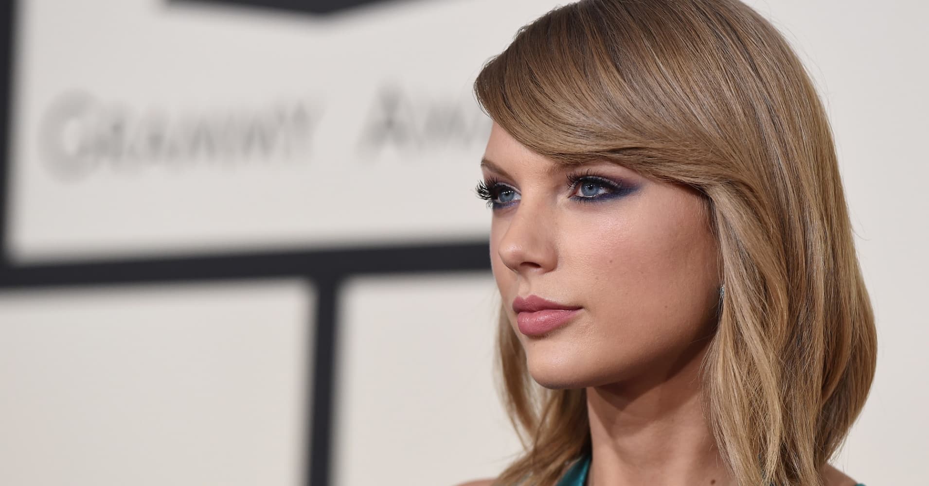 How Taylor Swift's political endorsement could become the 'biggest ripple ever' at the polls