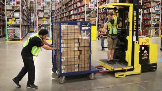 GS: Amazon fulfillment center warehouse 170802